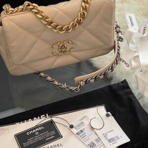 CHANEL 19 Flap Medium Beige GIFTABLE Gorgeous & Timeless